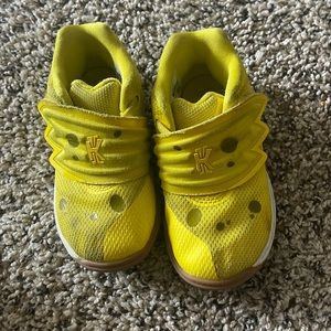 Kid’s shoe. Kyrie Irving. Limited edition spongebob shoes. Gently worn. Size 8c